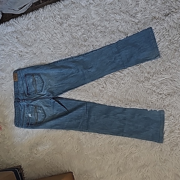 Abercrombie and Fitch light wash distressed jeans skinny boot - Picture 2 of 7